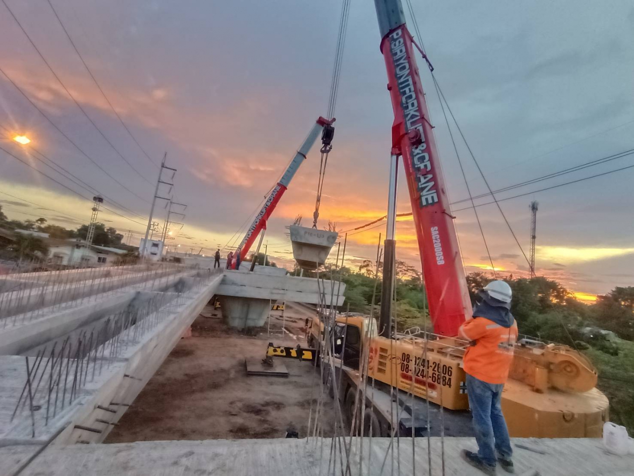 241434_0.jpg - งานติดตั้งคานสะพานข้ามทางรถไฟ จ.ศรีษะเกษ | https://รถเครนขอนแก่น.com